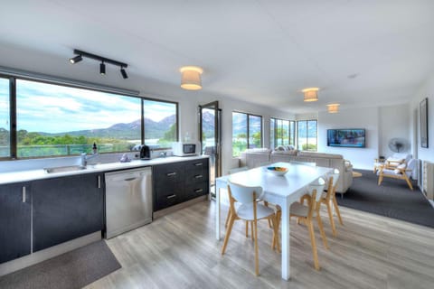 Kitchen or kitchenette, Dining area, Mountain view, Street view