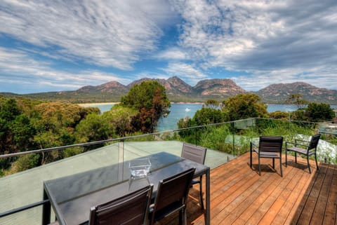 Nearby landmark, Natural landscape, BBQ facilities, Fishing, Snorkeling, Balcony/Terrace, Seating area, Dining area, Beach, Beach, Canoeing, Hiking, Diving, Mountain view, Sea view