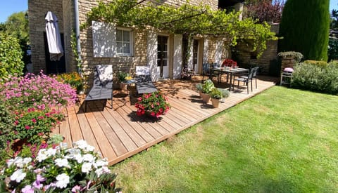 Property building, Patio, Facade/entrance