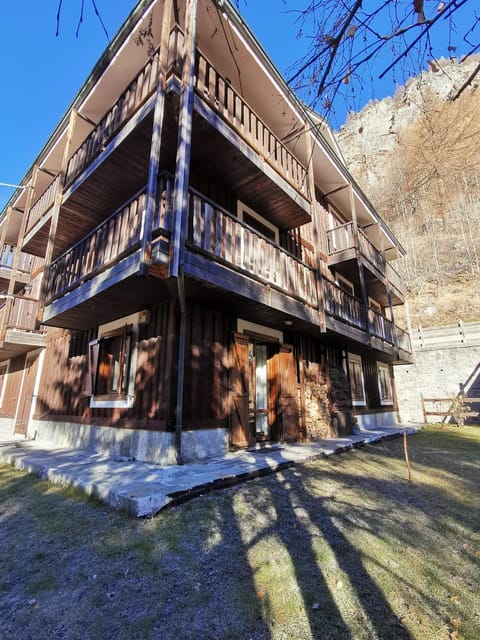 Property building, Garden