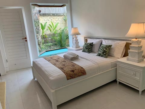 NIKINIKO Beach House by Lolavillas - 100mts to the beach Bed and Breakfast in North Kuta