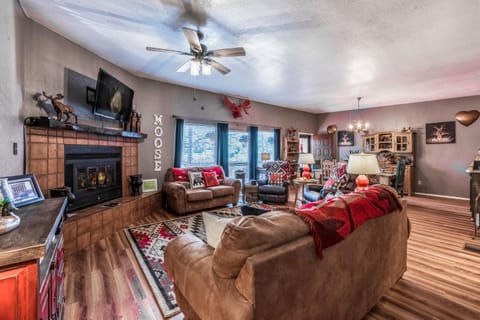 TV and multimedia, Living room, Seating area, fireplace, furniture
