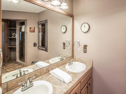 Casa Escondida House in Alto