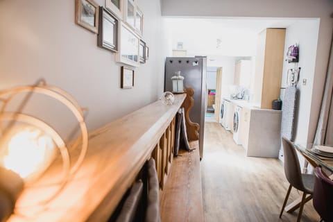 Kitchen or kitchenette, Seating area, Dining area