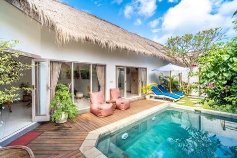 Property building, Seating area, Bedroom, Swimming pool, sunbed