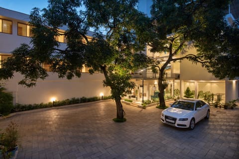 Facade/entrance, View (from property/room)