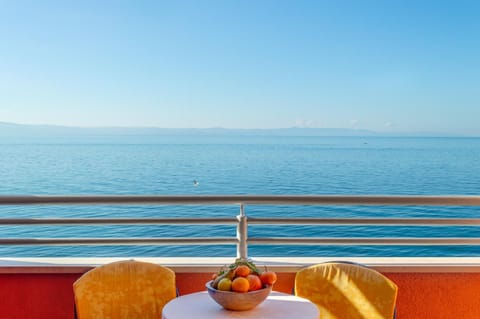 Apartments Promenada - Beachfront Apartment in Tučepi