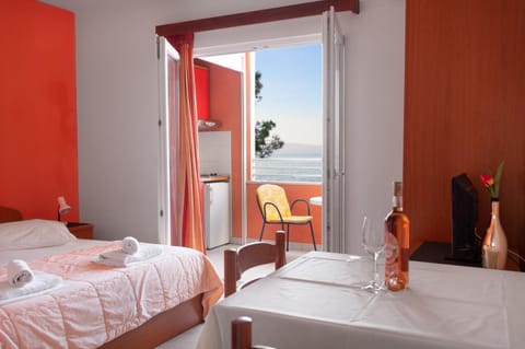 Apartments Promenada - Beachfront Apartment in Tučepi