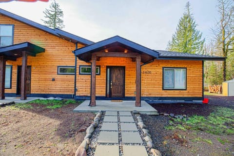 Newly built Modern Chalet Duplex - 1 House in Mount Hood Village
