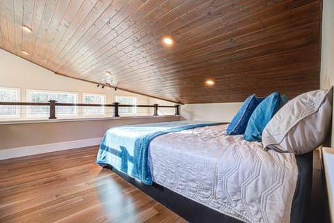 Newly built Modern Chalet at Mt. Hood Village Chalet in Mount Hood Village