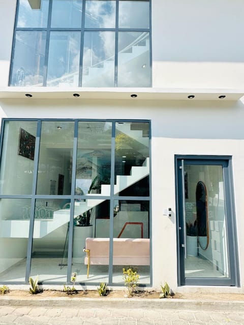 Facade/entrance