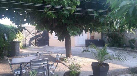 Ogooué Studio Apartment in Carpentras