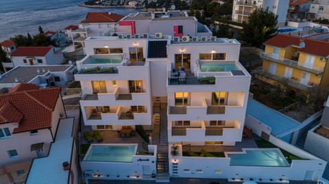 Bird's eye view, Swimming pool