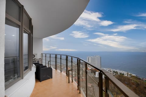 Facade/entrance, Balcony/Terrace