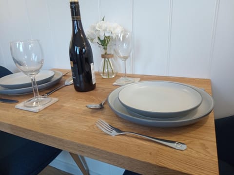 Yew Tree View Luxury Shepherd's Hut Apartment in North Dorset District