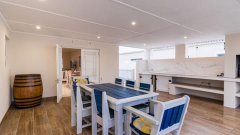 147 Abalone-Inn House in Hermanus