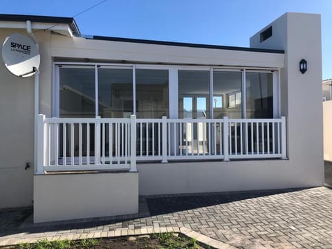 147 Abalone-Inn House in Hermanus