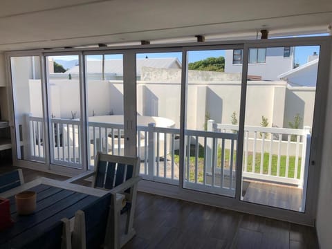 147 Abalone-Inn House in Hermanus