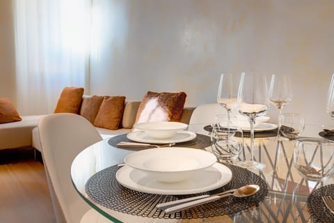 Coffee/tea facilities, Dining area