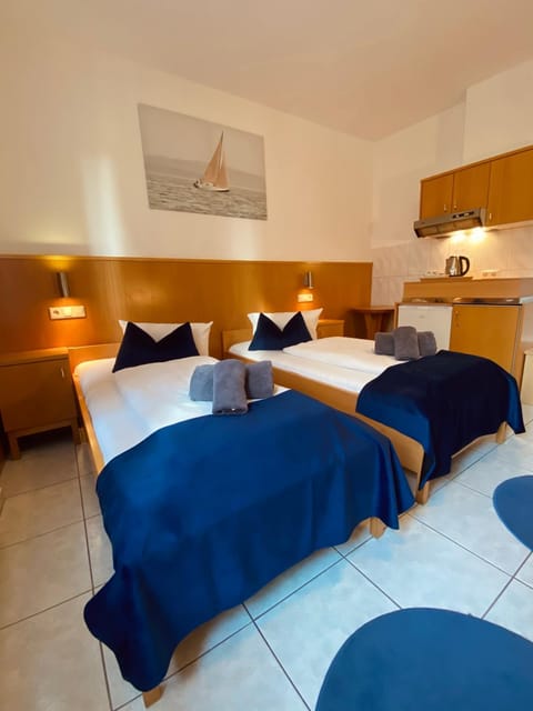 Bed, Coffee/tea facilities, Photo of the whole room, Bedroom, hair dresser, locker, soundproof, towels