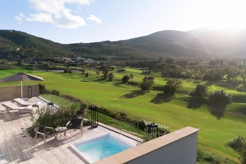 Nearby landmark, Golfcourse, Hot Tub