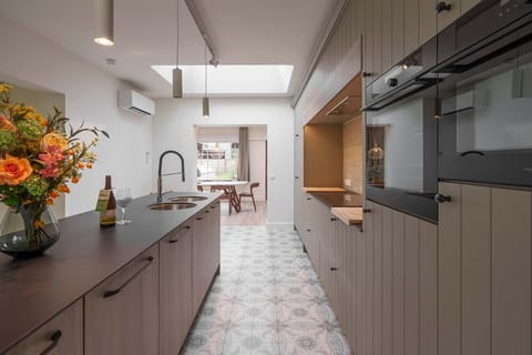 Kitchen or kitchenette, minibar, pet friendly, stove