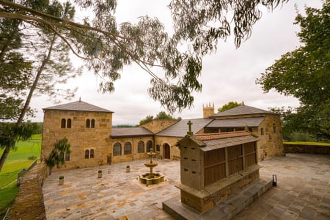 Property building, Patio, Facade/entrance
