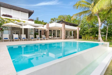 Property building, Swimming pool, Swimming pool, sunbed