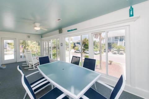 704 W Ashley - Blue Sky - Heated Swimming Pool - Across the Street from Ocean House in Folly Beach