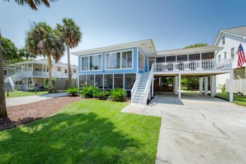 704 W Ashley - Blue Sky - Heated Swimming Pool - Across the Street from Ocean House in Folly Beach