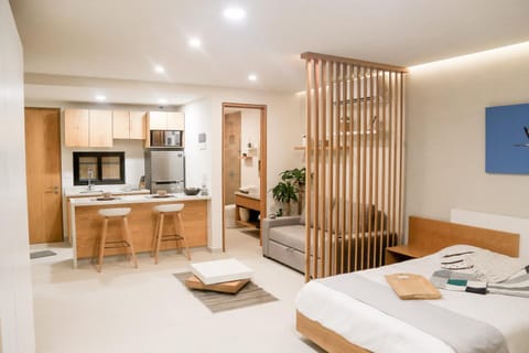 TV and multimedia, Living room, Photo of the whole room, Seating area, Dining area