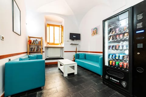 Communal lounge/ TV room, Food and drinks