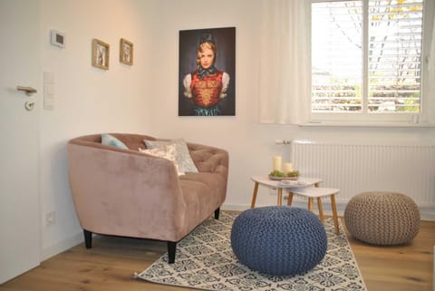 Decorative detail, Seating area