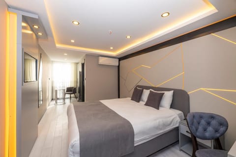 Photo of the whole room, Bedroom
