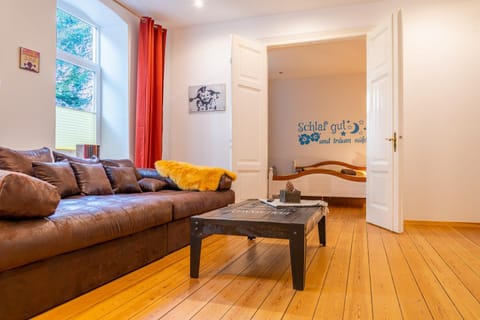 Living room, Photo of the whole room