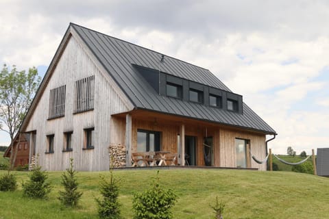 Property building, Spring, Winter, Summer, Sauna, Ski School, Seating area, Hiking, Autumn, Pets, Seasons, Location