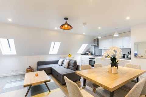 Seating area, Dining area