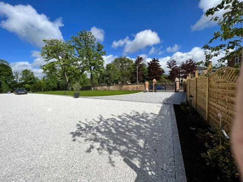 Beautiful 4-Bed Villa in Glasgow House in Glasgow