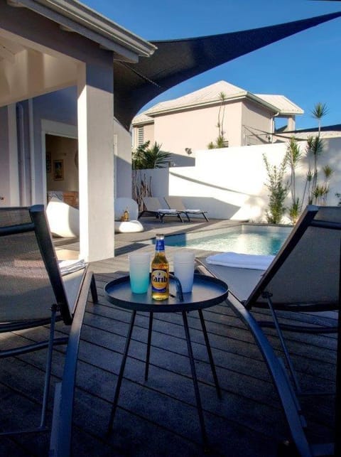 Pool view, Time of day, sunbed