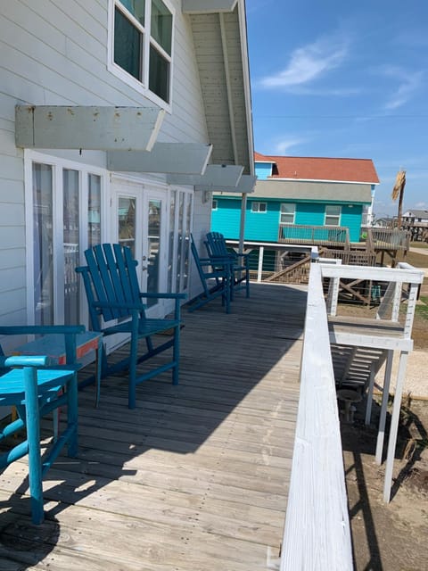 Salty Poodle Cottage House in Alvin