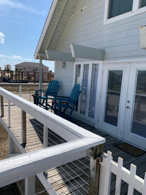 Salty Poodle Cottage House in Alvin