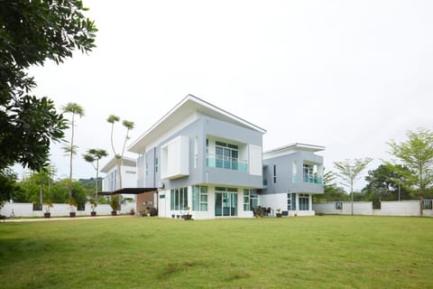 Property building, Garden