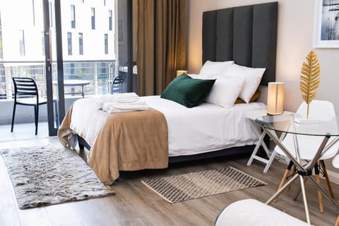 Bed, Balcony/Terrace, Photo of the whole room, Bedroom, towels