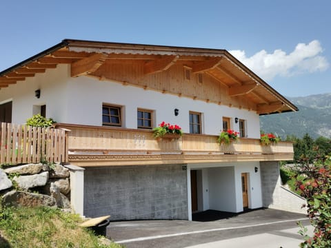 Property building, Facade/entrance, Balcony/Terrace, Parking