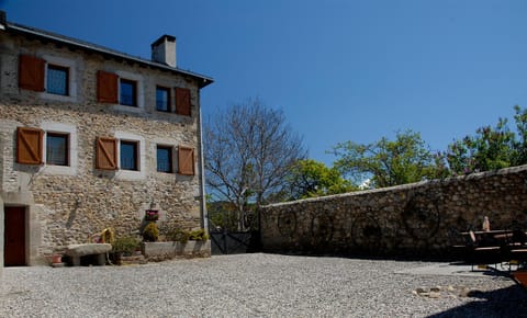 Facade/entrance