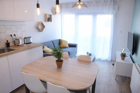Bed, Living room, Seating area
