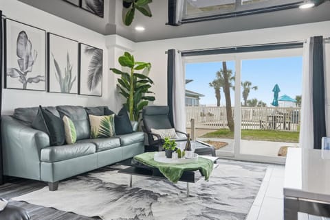 The Summit 132 House in Upper Grand Lagoon