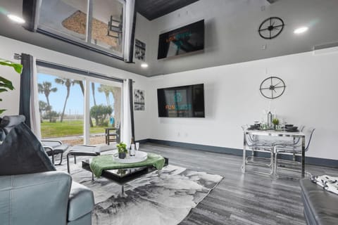 The Summit 132 House in Upper Grand Lagoon