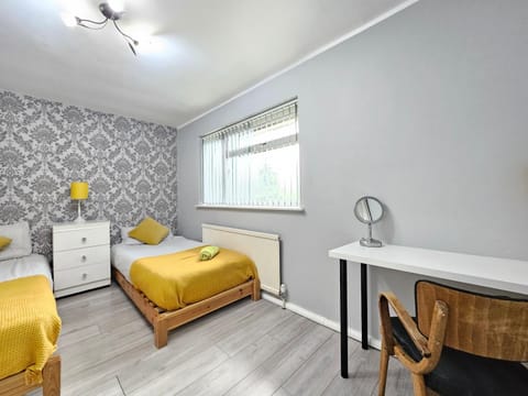 Bed, Photo of the whole room, Bedroom