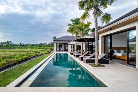 Property building, Garden view, Pool view, Swimming pool, sunbed